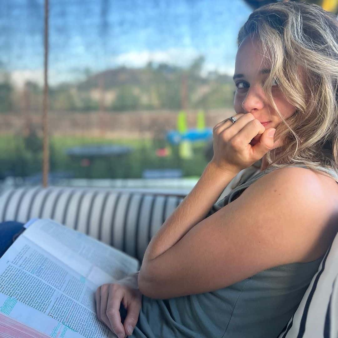 'Counting On' alum Jinger Duggar speculated to have signed an NDA for her book 'Becoming Free Indeed' (Instagram/@jingervuolo)