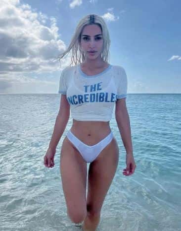 Kim with the t-shirt that says, 'The Incredibles' (@Kim Kardashian/Instagram)