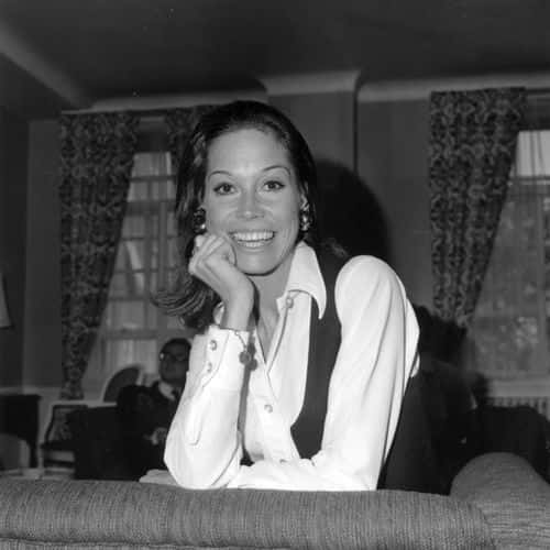 American actress Mary Tyler Moore, who starred in a number of sitcom TV series.    (Photo by E Milsom/Getty Images)