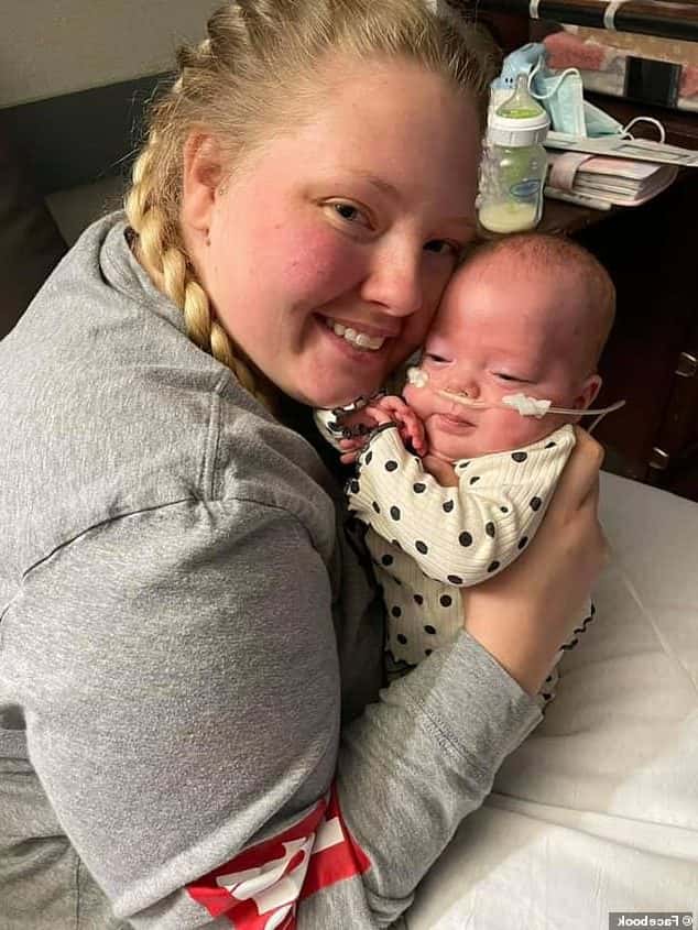 Megan Phipps Woman With 2 Uteruses And Got Pregnant In BOTH Delivers 