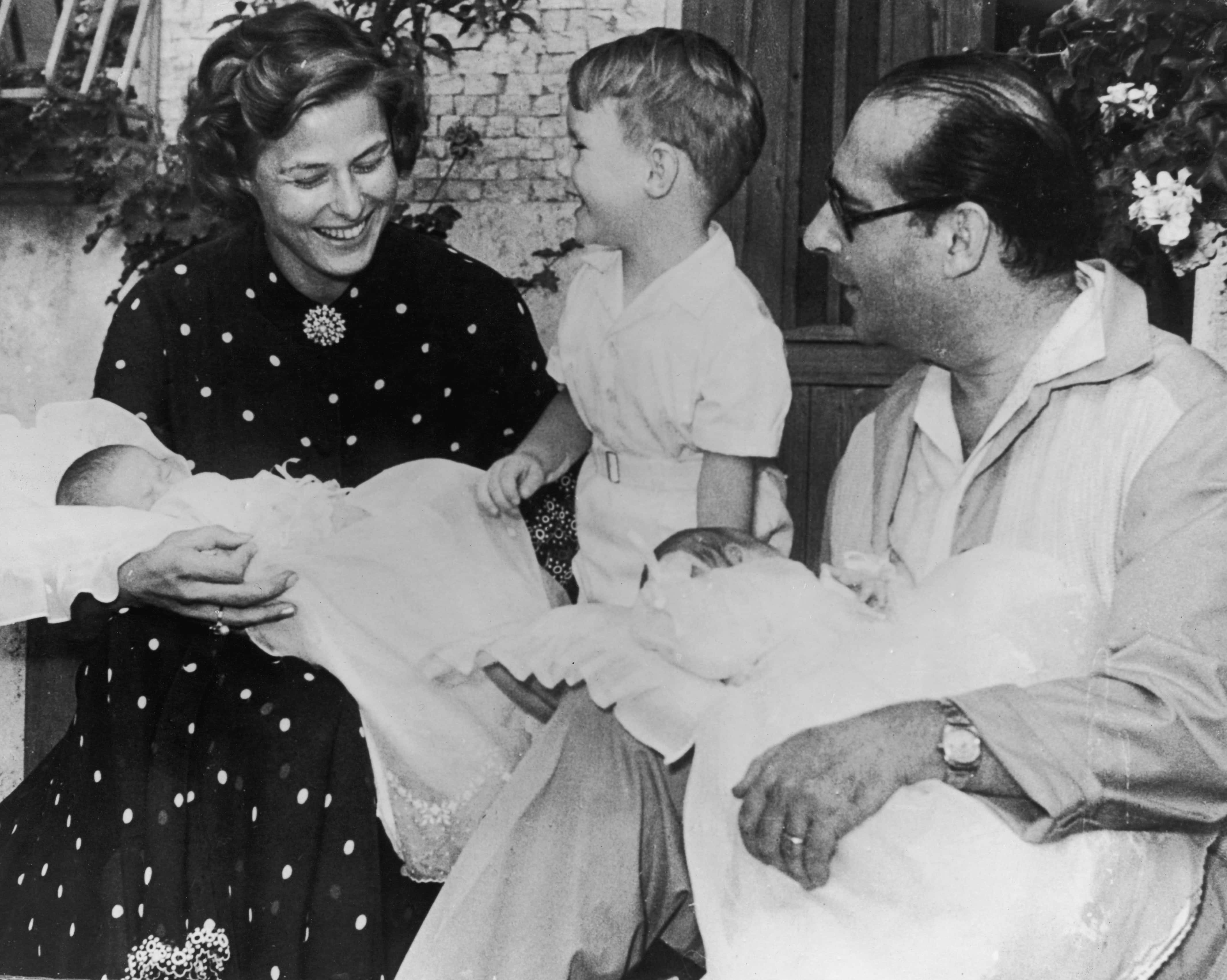 Swedish actress Ingrid Bergman (1915 - 1982) with her husband, film director Roberto Rossellini (1906 - 1977), their son Roberto Ingmar Rosselini, and their three-week old twins, Isabella and Ingrid at their summer home near Rome, 10th July 1952. (Photo by Keystone/Picture Post/Hulton Archive/Getty Images)