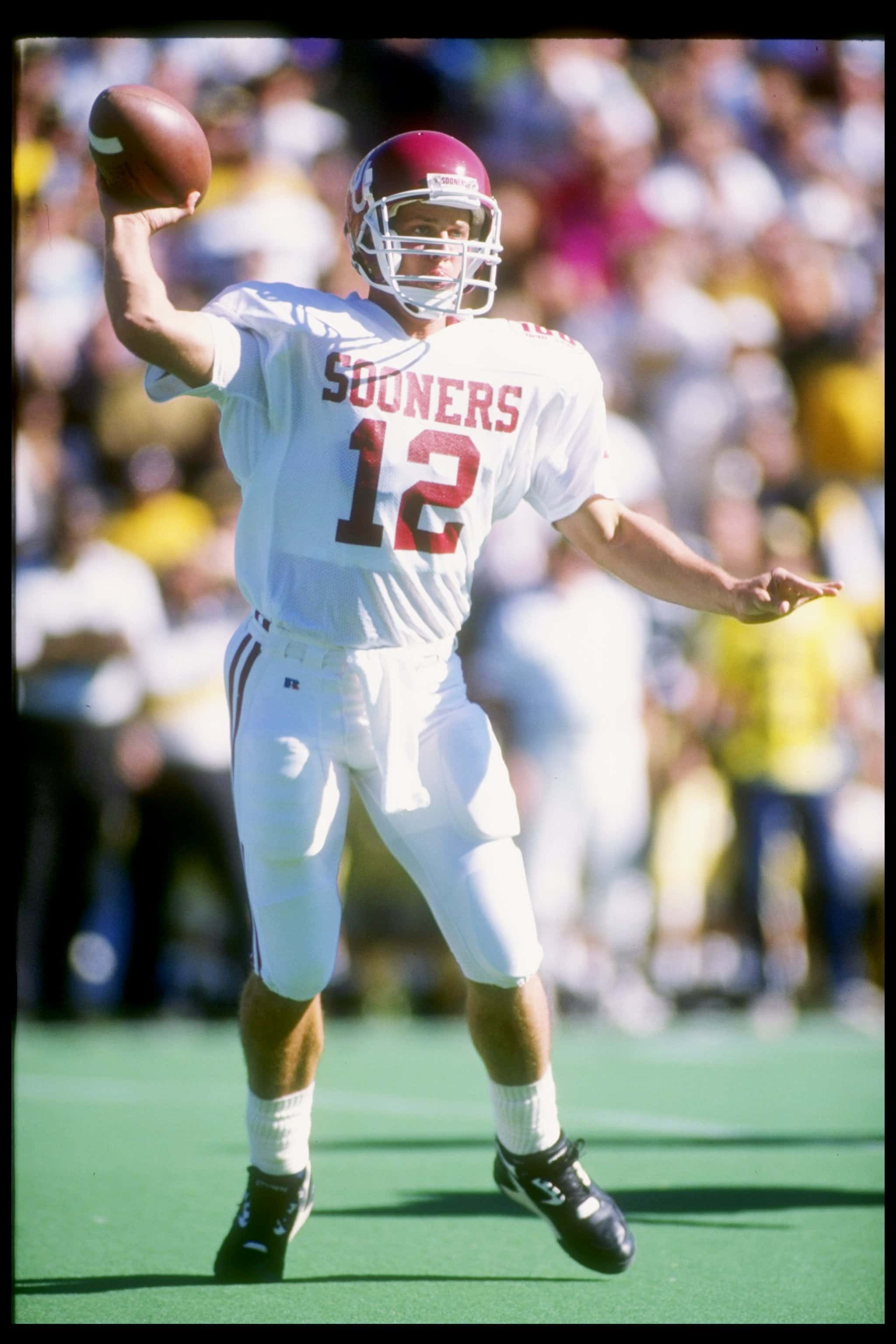 27 Oct 1990:  Quarterback Cale Gundy of the Oklahoma Sooners passes the ball during a game against the Colorado Buffaloes at Folsom  Field in Boulder, Colorado.  Colorado won the game 32-23. Mandatory Credit: Tim de Frisco  /Allsport