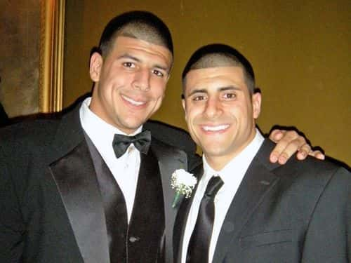 Aaron Hernandez and his brother. (Netflix)