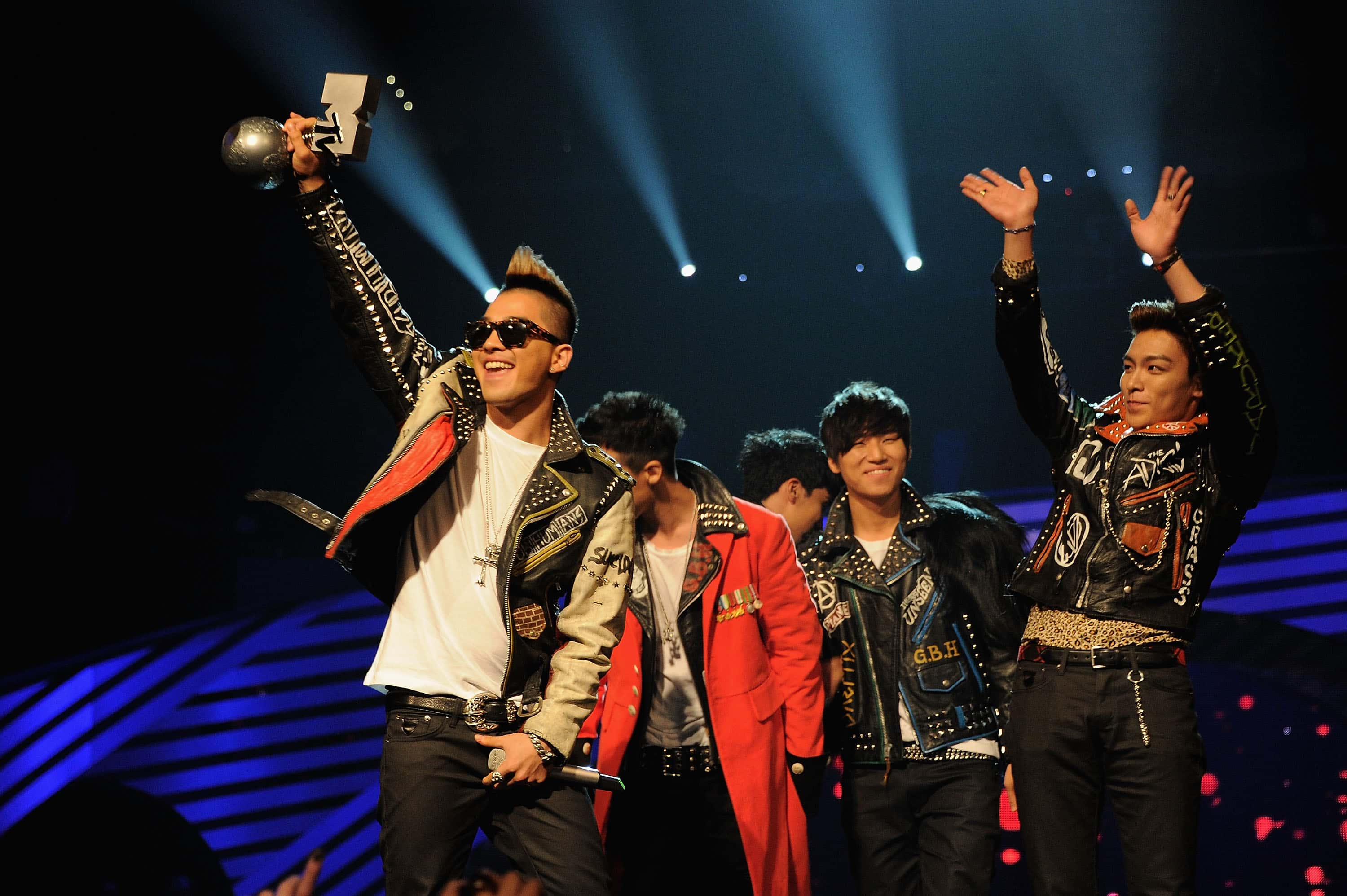 Big bang king. Биг бэнг группа в 2011. MTV Europe Music Awards 2011 BIGBANG. Сынри из big Bang. Big Bang бойбэнд.