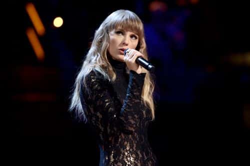 Taylor Swift performs onstage during the 36th Annual Rock & Roll Hall Of Fame Induction Ceremony at Rocket Mortgage Fieldhouse on October 30, 2021 in Cleveland, Ohio.