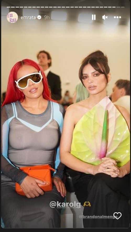 Emily Ratajkowski shares picture posing with Karol G at LOEWE's fall 2023 show in Paris
(@emrata/Instagram)