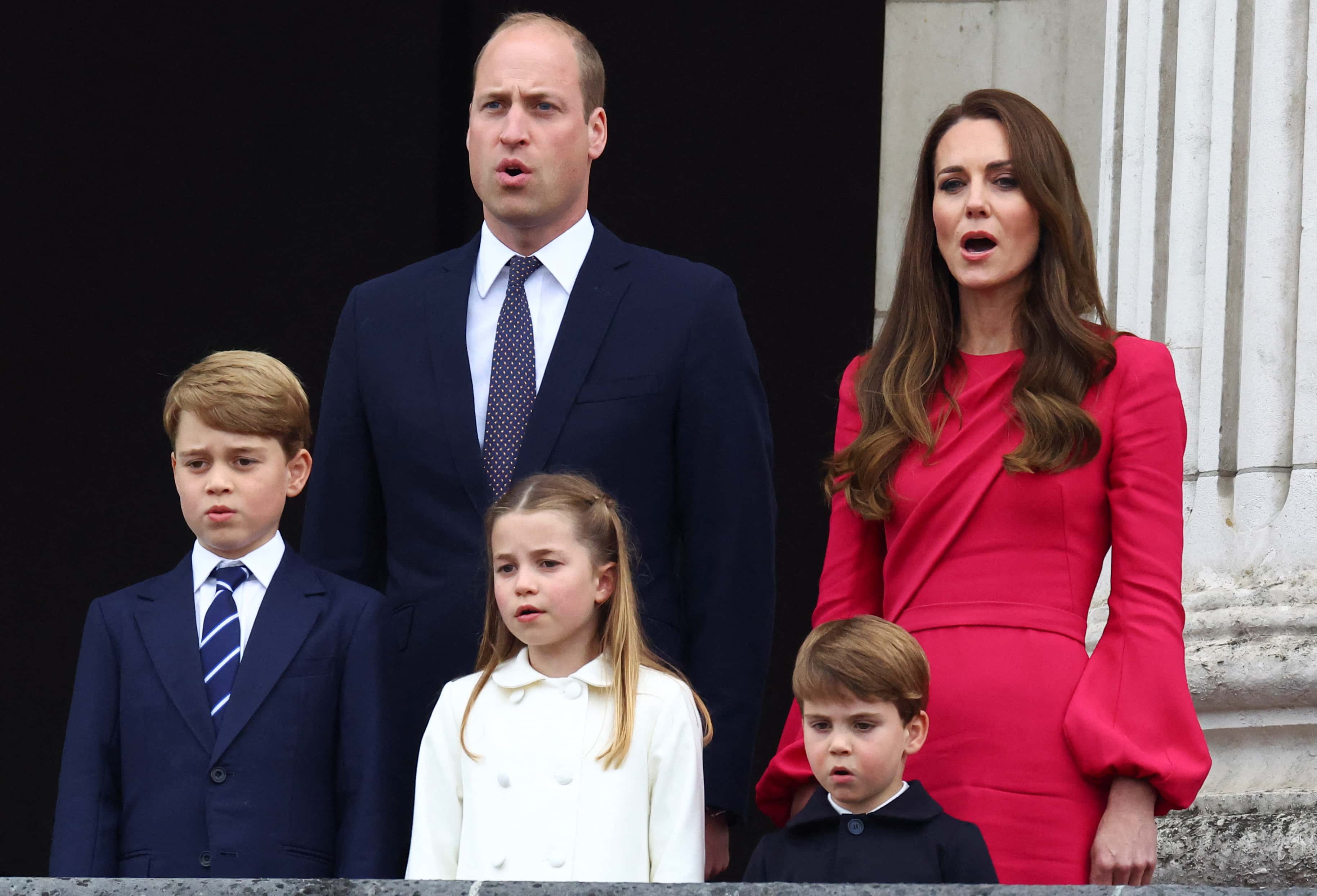 (L-R) Prince George of Cambridge, Prince William, Duke of Cambridge, Princess Charlotte of Cambridge, Prince Louis of Cambridge and Catherine, Duchess of Cambridge stand on a balcony during the Platinum Jubilee Pageant on June 05, 2022 in London, England. The Platinum Jubilee of Elizabeth II is being celebrated from June 2 to June 5, 2022, in the UK and Commonwealth to mark the 70th anniversary of the accession of Queen Elizabeth II on 6 February 1952.
