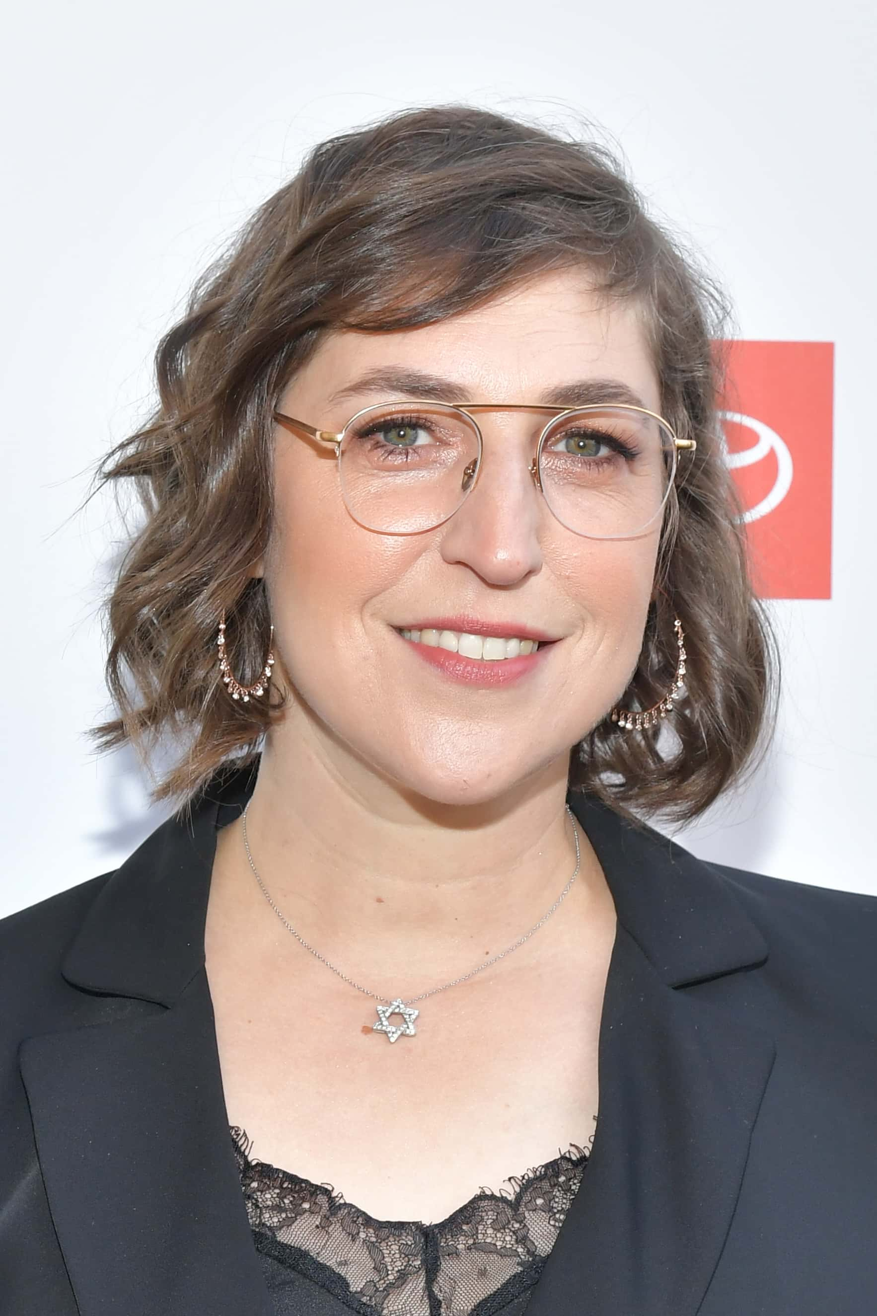 BEVERLY HILLS, CALIFORNIA - MAY 30: Mayim Bialik attends the 29th Annual Environmental Media Awards 