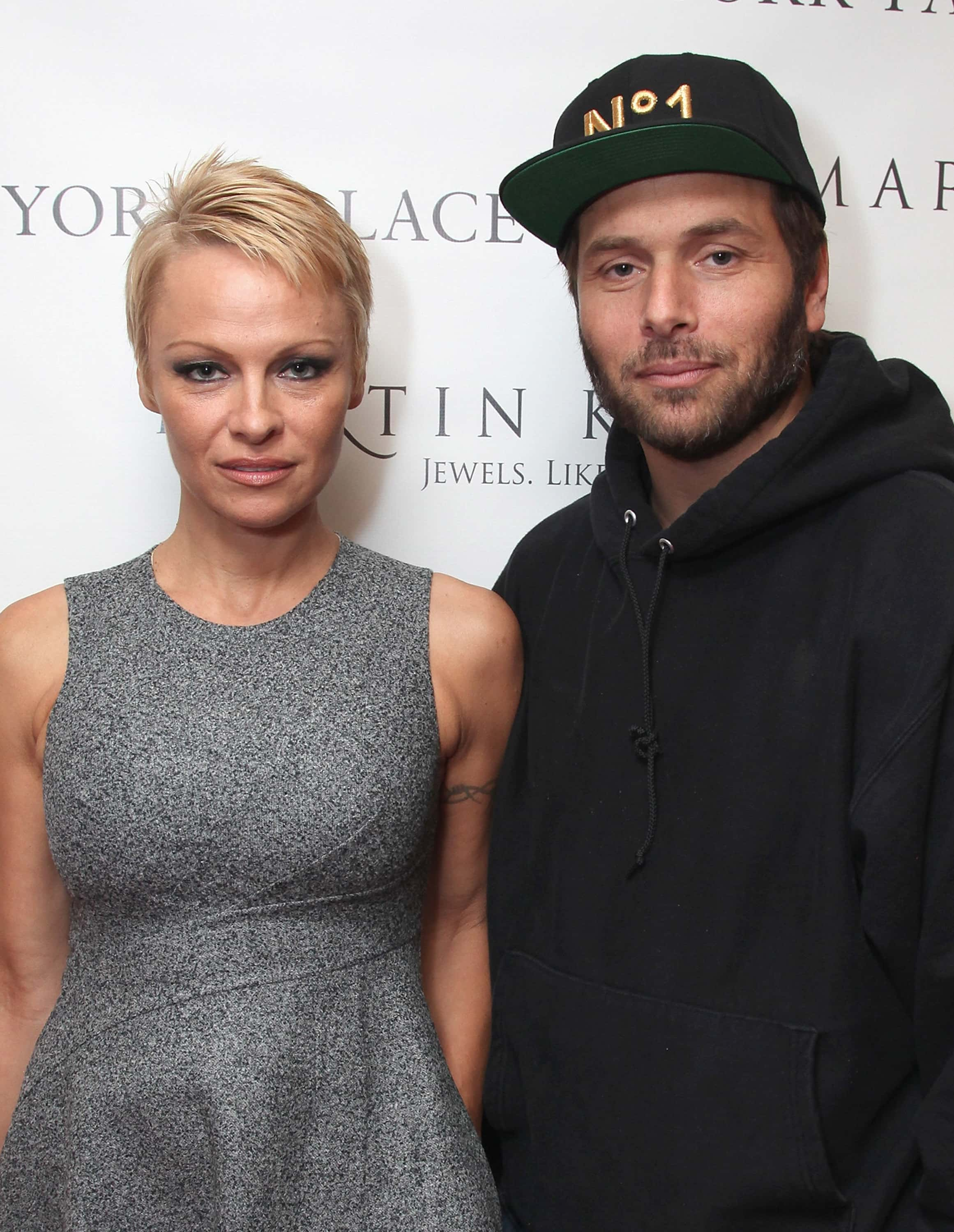 NEW YORK, NY - NOVEMBER 13:  (L-R) Pamela Anderson and Rick Salomon attend The Martin Katz Jewel Sui