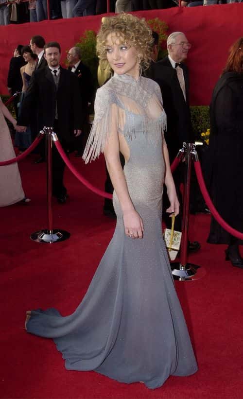 Actress Kate Hudson arrives for the 73rd Annual Academy Awards March 25, 2001 at the Shrine Auditorium in Los Angeles. Hudson is wearing a Stella for Chloe McCartney dress and her hair is by Robert Vetica of Cloutier.
