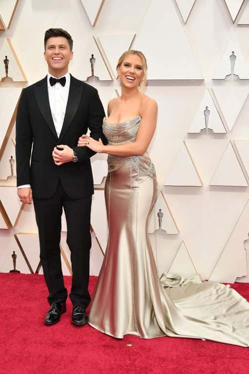 (L-R) Colin Jost and Scarlett Johansson attend the 92nd Annual Academy Awards at Hollywood and Highland on February 09, 2020 in Hollywood, California.