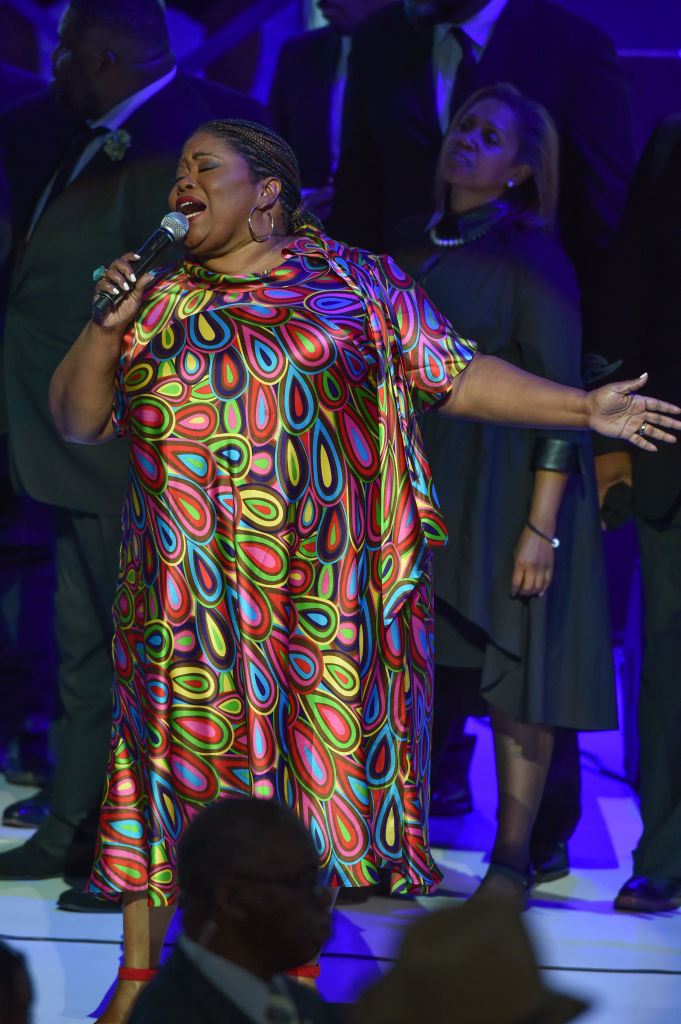 Dozens of musicians pay tribute to Aretha Franklin at memorial concert(02)
