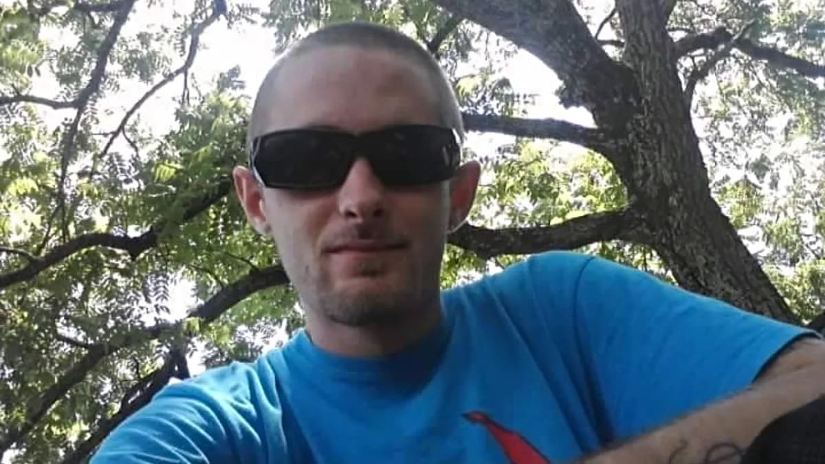 (RobertOwens/Facebook)