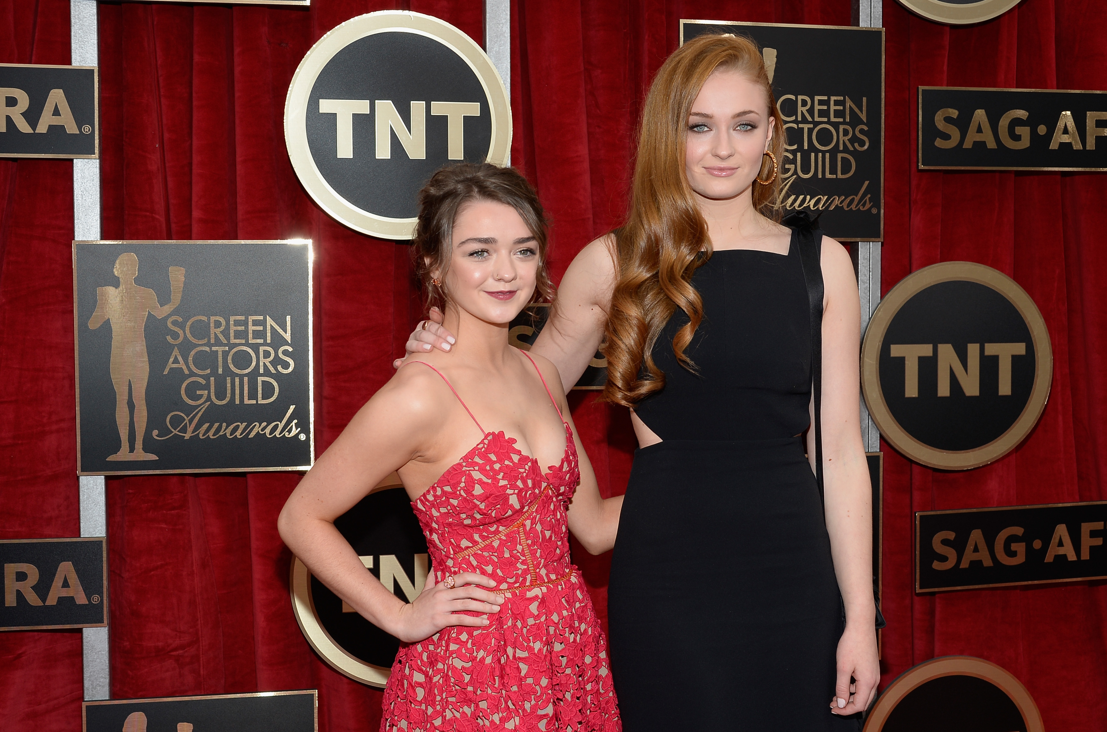 Sophie Turner grabs Maisie Williams' boobs as Game of Thrones stars share a  joke on the red carpet - Mirror Online