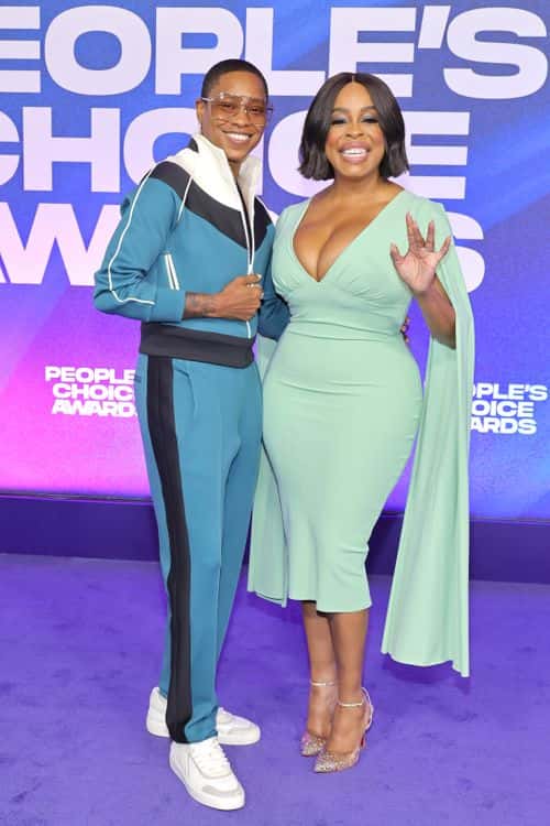 (L-R) Jessica Betts and Niecy Nash attend the 2022 People's Choice Awards at Barker Hangar on December 06, 2022 in Santa Monica, California.