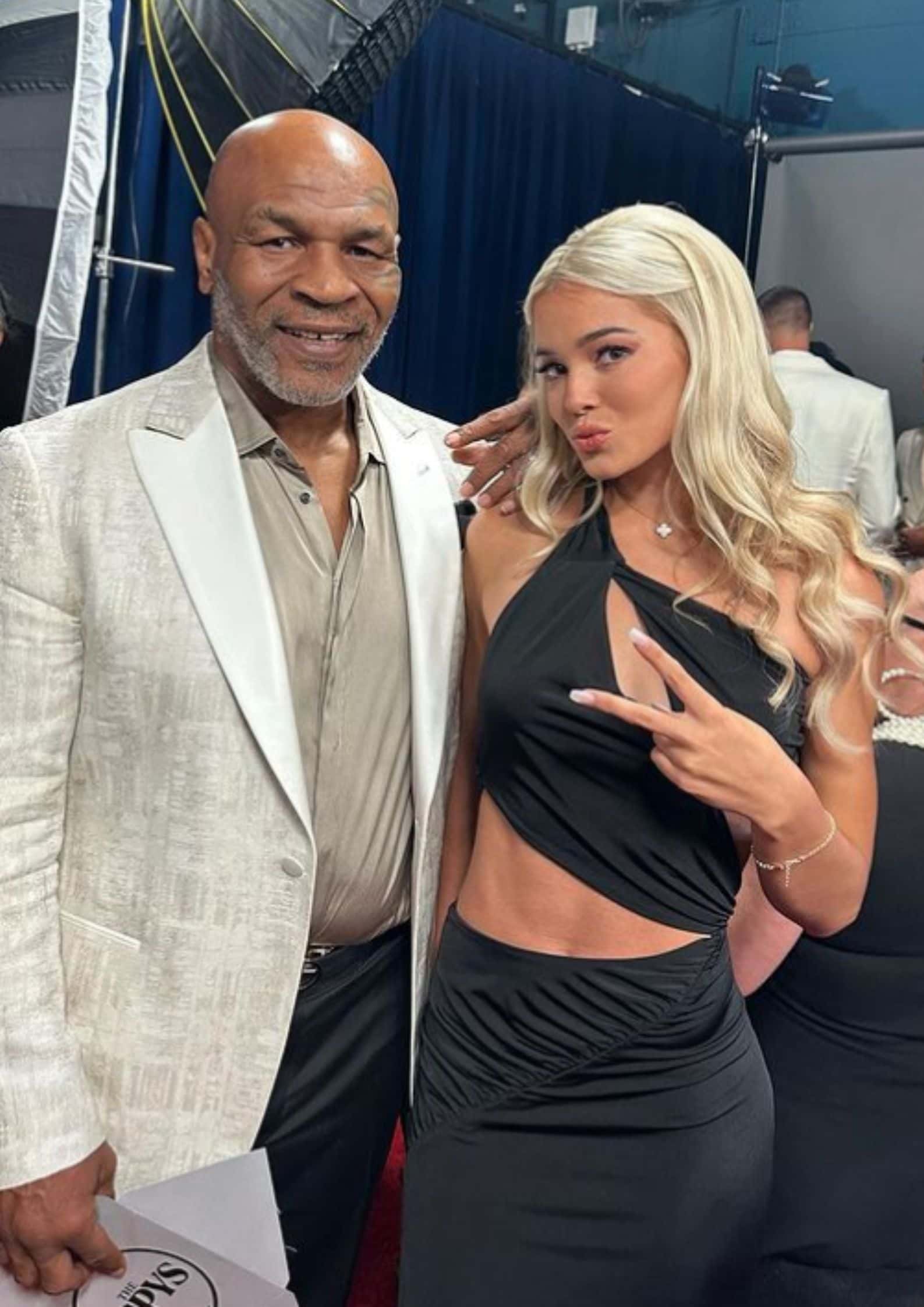 (@livvydunne/Instagram)