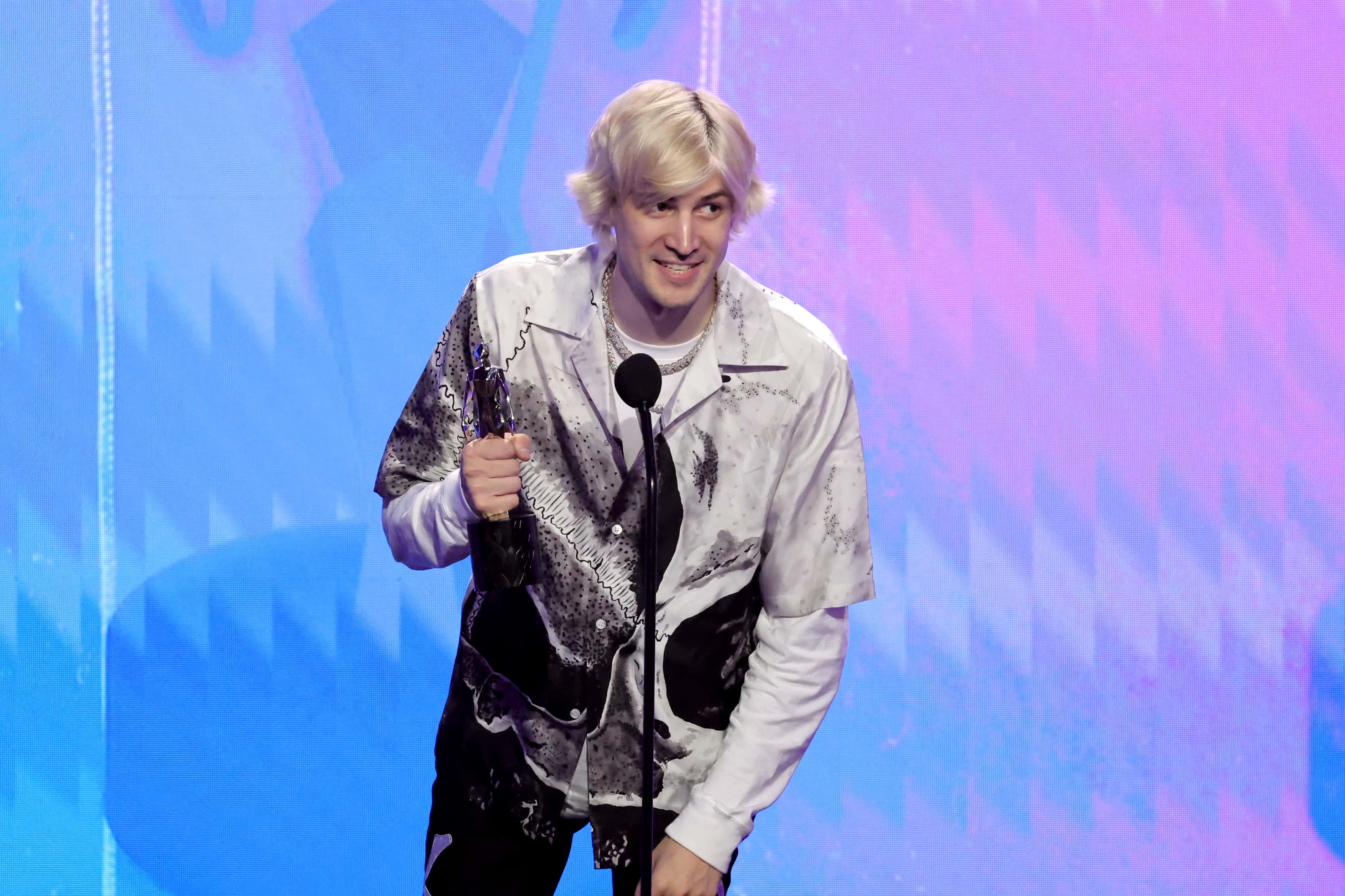 Felix Lengyel (xQc) accepts the Just Chatting award onstage during the 2022 YouTube Streamy Awards at The Beverly Hilton on December 04, 2022 in Beverly Hills, California.