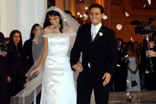 (PUERTO RICO OUT)  Marc Anthony and wife Dayanara Torres, 1993 Miss Universe, leave the Old San Juan Cathedral after their Catholic wedding December 7, 2002 in San Juan, Puerto Rico.